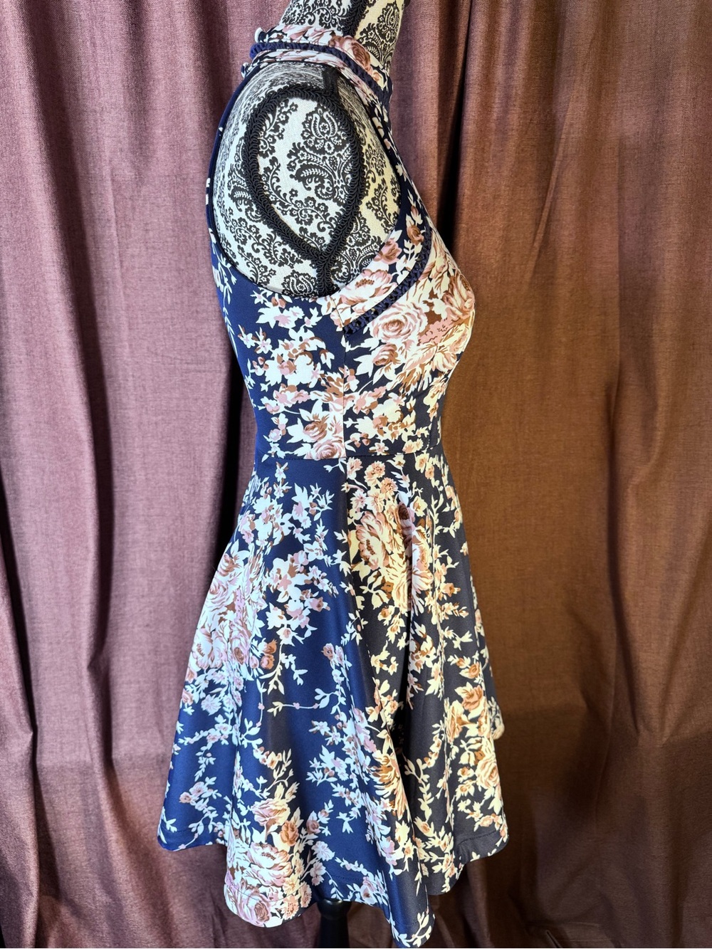 B. Darlin Floral Halter Fit & Flare Dress in Navy and Blush size 3/4 - Picture 8 of 11